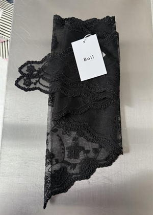 Lenny scarf Sort Boii Studios 
